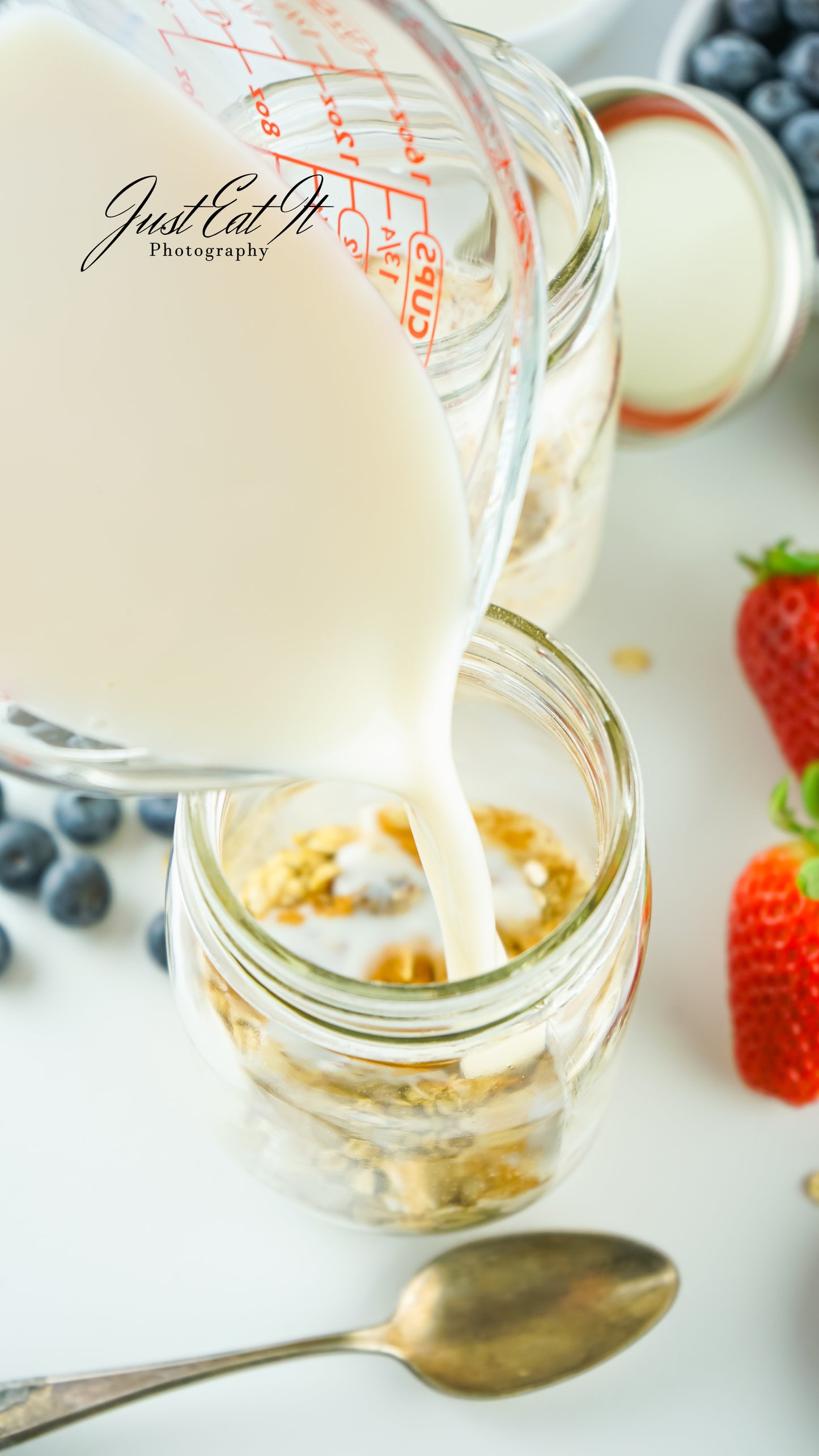 lactation overnight oats-04.jpg